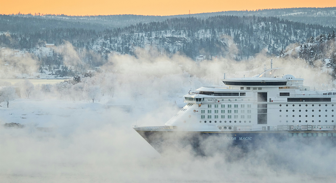 Ship cuising on ice. Photo: Vidar Nordli-Mathisen, Unsplash